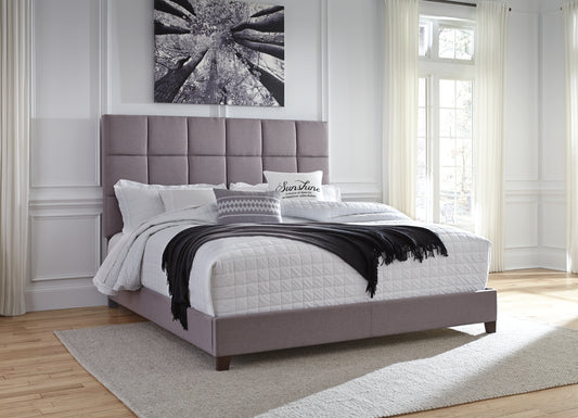 Dolante  Upholstered Bed